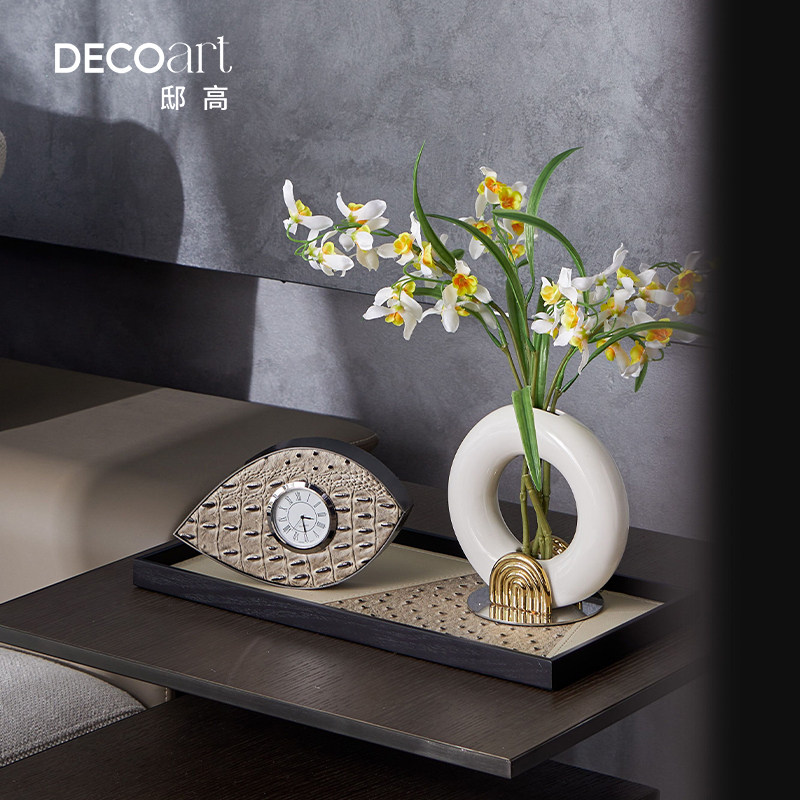 邸高家居 现代简约样板间沙发边几托盘装饰钟表花器插花组合摆件
