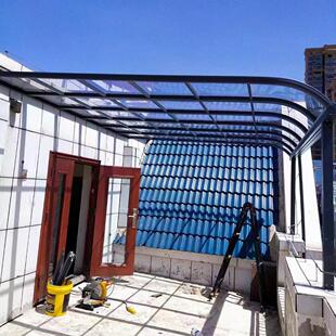 新品铝合金雨棚户外遮阳隔热露天阳台雨搭PC耐力板透明屋檐遮雨棚