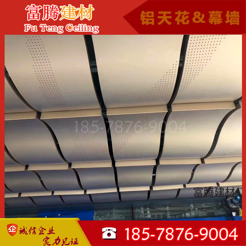 外墙铝方通 氟碳雕花冲孔铝单板 包柱铝单板 木纹铝条铝幕墙材料