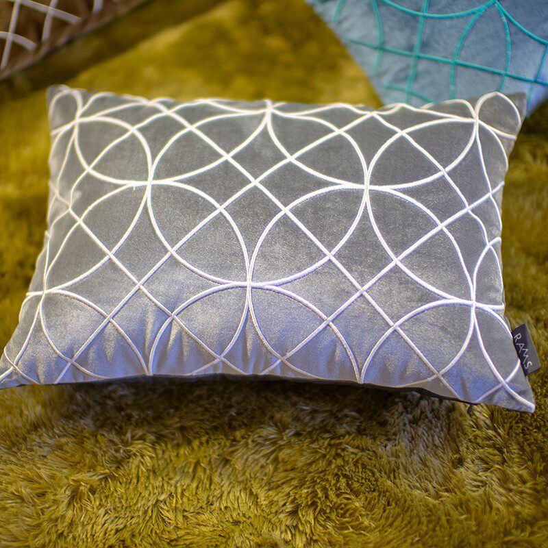 抱枕欧式样板间靠垫客厅沙发靠包床上靠枕丝绒立体绣花办公室腰枕