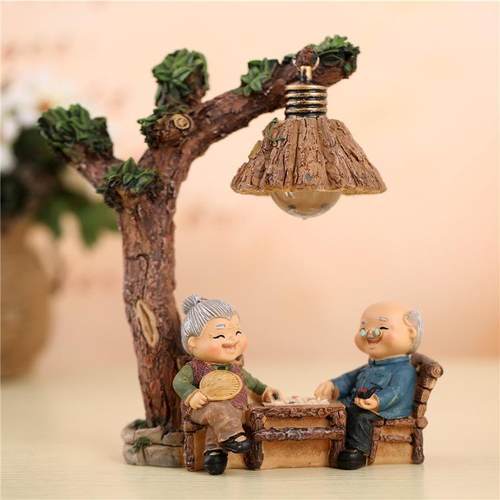 zakka创意日杂老头老太太相知相伴下棋小夜灯 看书情侣摆件935-9