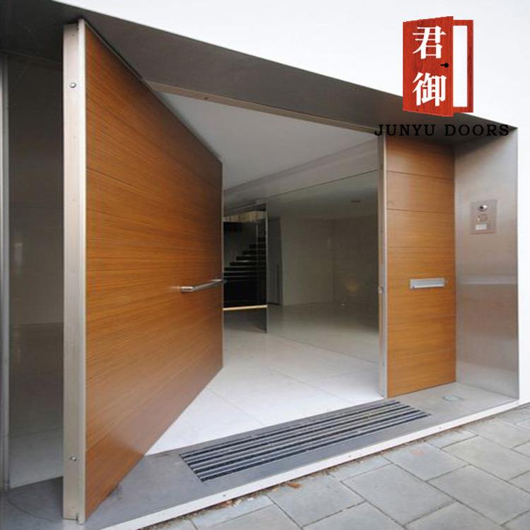 国外别墅超宽偏轴门旋转门金属大门铸铝门木纹地下室门外贸出口