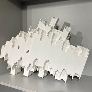 现代极简白陶瓷异形花瓶设计师插花干花器软装样板房装饰摆件方管