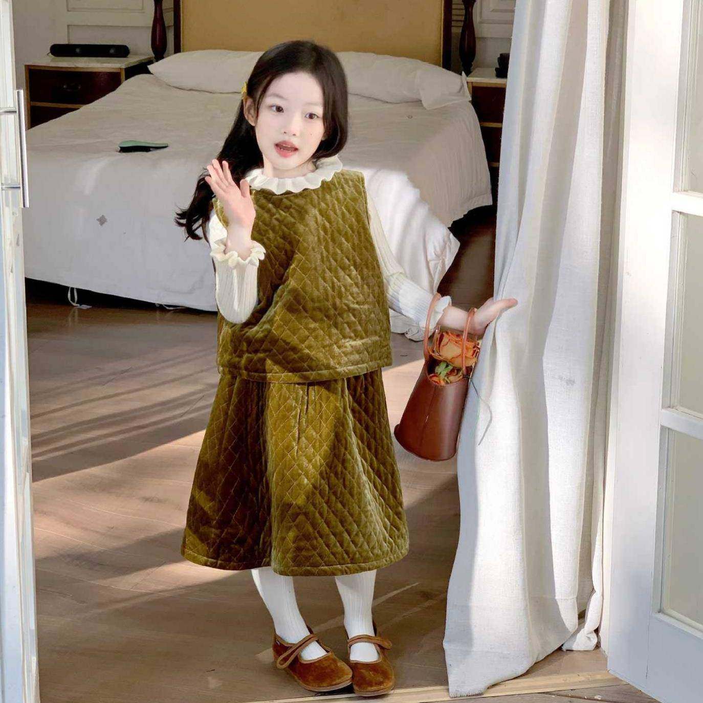 2026新款女童夹棉加厚背心半裙套装冬季女宝宝洋气新年菱格两