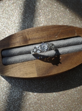 ZeroKo复古重工蕾丝锆石食指戒