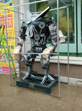 山东工厂生产大型模型摆件 广场公园摆件 大型机械起重机抓斗模型