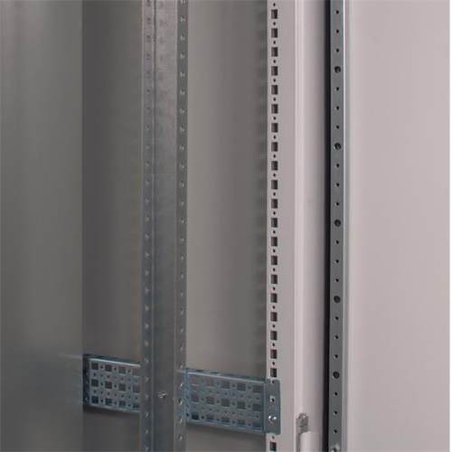 机柜19英寸立柱（在机柜中任意高度固定托盘，也可让工控机上架）