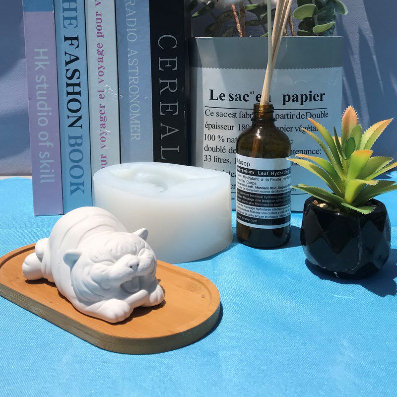 水泥茶宠摆件模具动物紫砂喜财虎摆设硅胶磨具可爱生肖招财虎茶玩