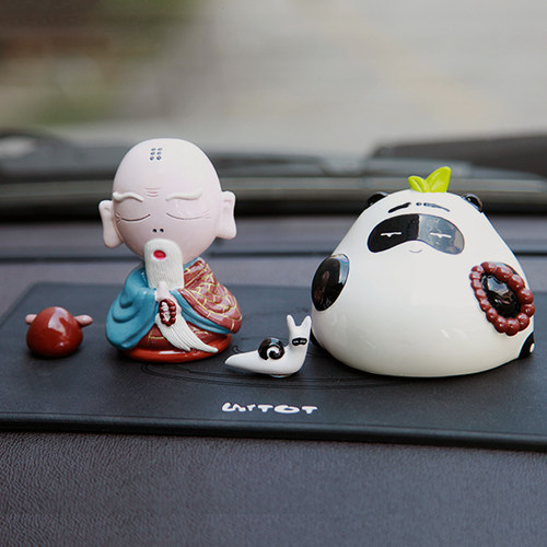 懒拖拖熊猫新款汽车摆件可爱车内中控台装饰用品个性创意公仔摆设