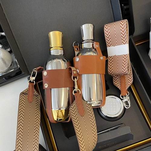 现货PU皮革杯套户外便携杯架防烫套水瓶袋保温杯杯套斜挎杯子套