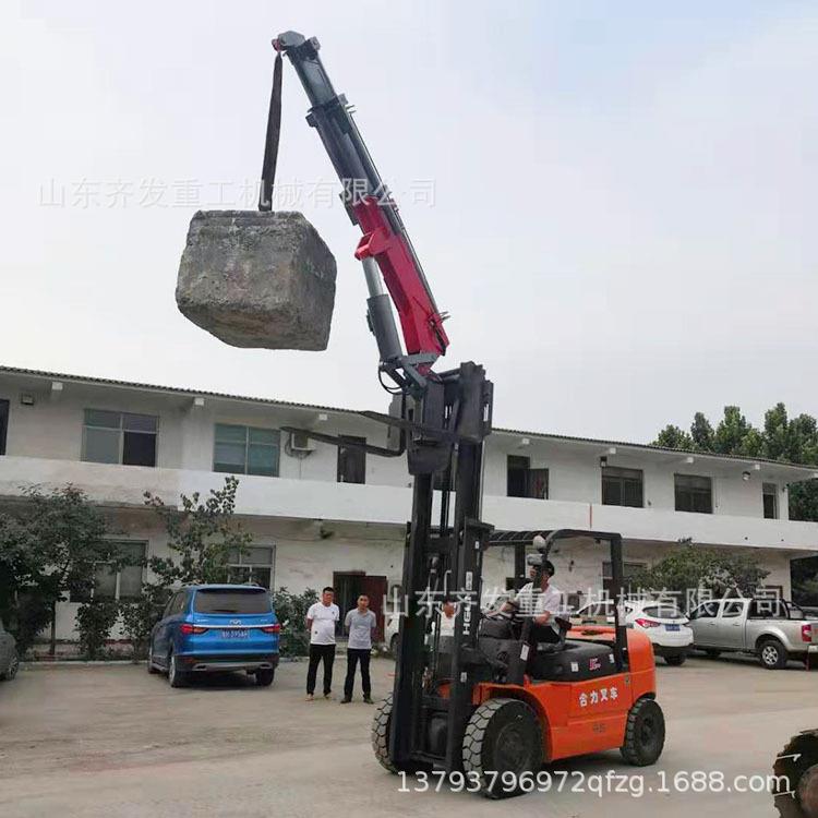 叉车飞臂吊厂区货物搬运吊装一体四驱越野叉车吊叉车加装吊臂价格