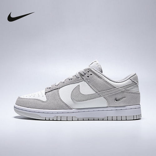 Nike耐克女鞋复古灰白DUNK低帮休闲板鞋银色小勾运动鞋IO4244-105