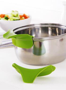Anti-spill kitchen cookware round pot edge pourer silicone l