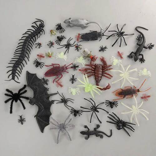 1Pack Halloween Fake Insect Cock Bugs Spider Kids Funny Toys