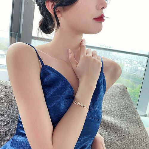 2022 Korean New Luxury Crystal Flower Cubic Zirconia Pendant