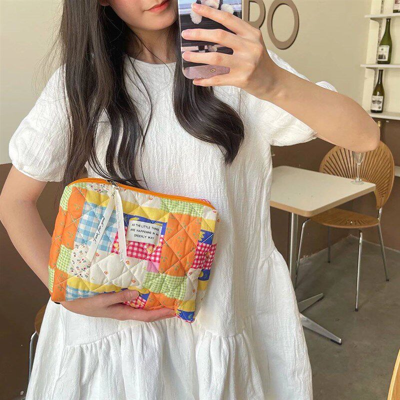 Cute Quilting Cotton Makeup Bag Cotton Clutches Women Zipper - 实物图