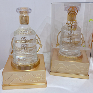 五粮液股份出品兴隆水晶至尊送礼宴请500ml亚克力配礼品袋E13