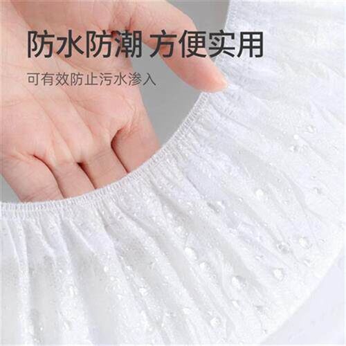 One-time toilet mats cover all maternity toilets in autumn a