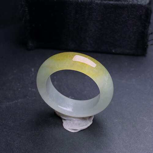 缅甸天然翡翠a货冰黄翡指环xy 尺寸：16.8-6.1-3.6mm 圈口13