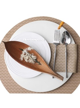 样板房装饰摆件餐厅饰品装棕色咖色系餐盘餐巾布餐具展示