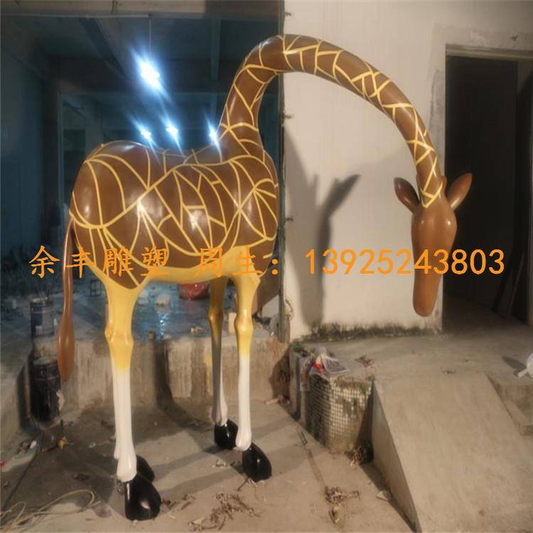 玻璃钢动物长颈鹿雕塑 仿真动物雕塑 园林景观彩绘小品雕塑户外