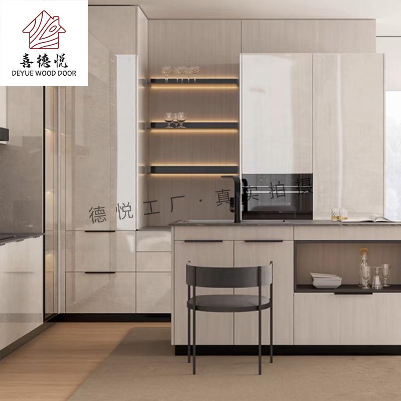 南京厨房橱柜纯实木实木多层烤漆柜门石英石台面工厂店