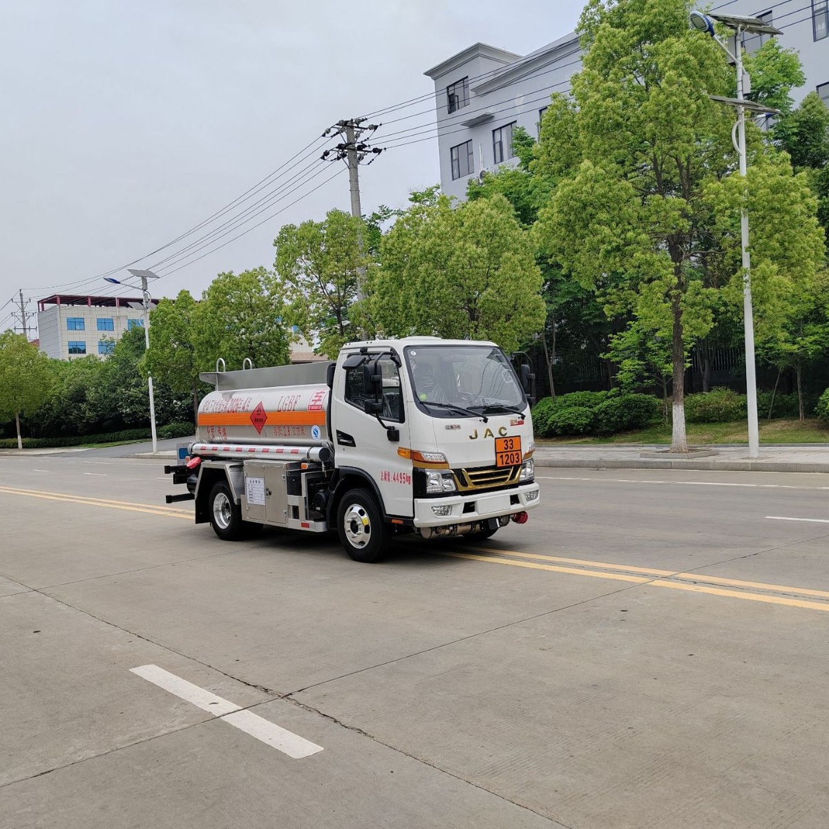 2.9方方蓝牌移动加油车 江淮骏铃小型2吨运油车 工地加油车包上