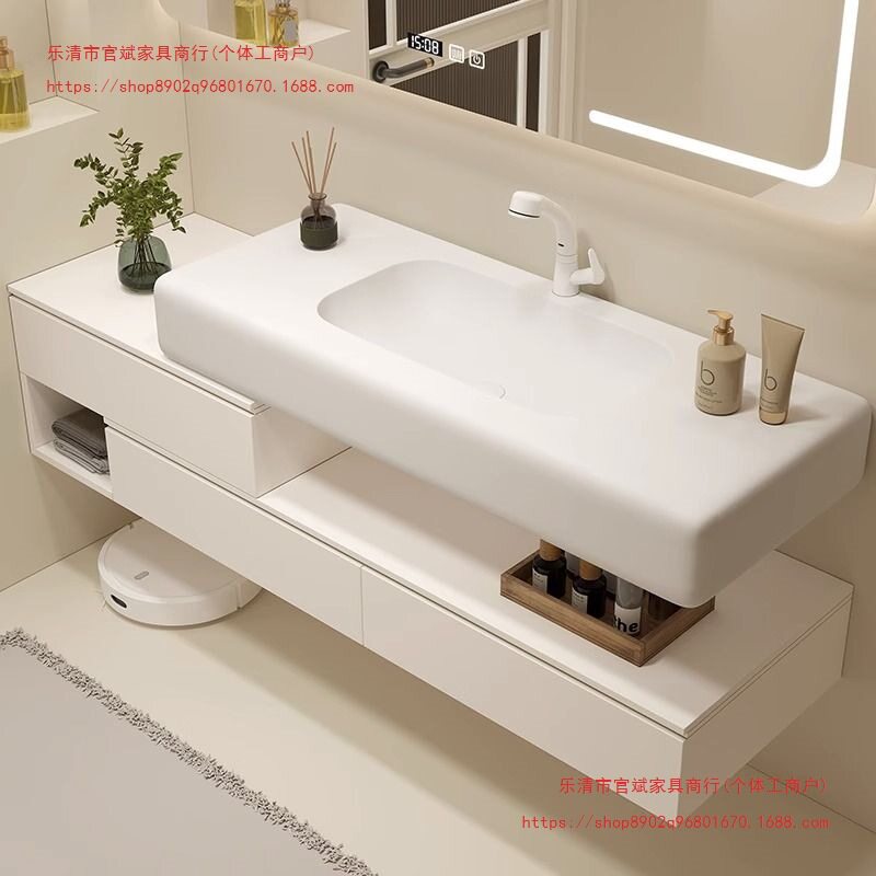可丽耐奶白热弯一体盆浴室柜