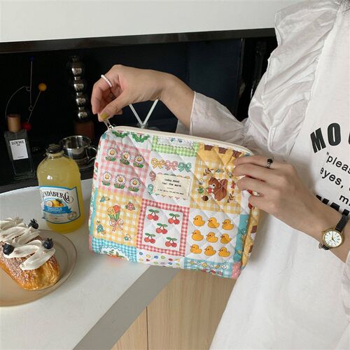 Korean Quilted Cosmetic Makeup Bag For Women Portable Toilet