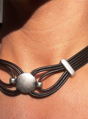 Retro Simple Multilayer Leather Rope Alloy Pendant Choker Ne