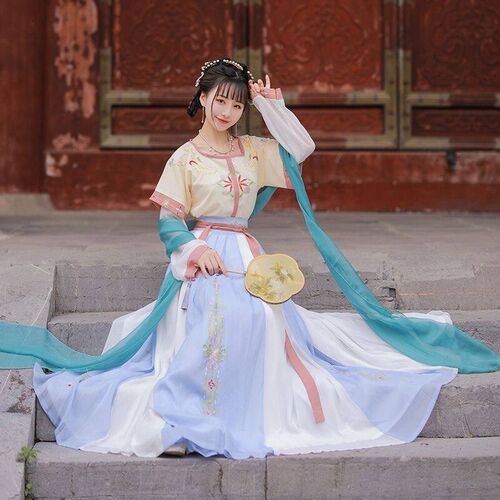 New Spring Hanfu Womens Beautiful Collar Half-arm Three-pie