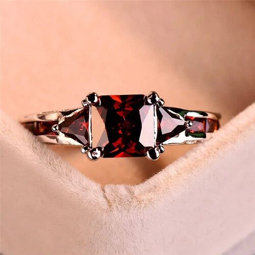 Fashion Elegant Women Silver Color Princess Square Cut Red S