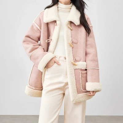 翻领外套2025冬装新款女装宽松款减龄牛角扣保暖拼接短款上衣高级