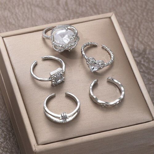 European Fashion PearlDiamond Heart Ring Set 5 Luxurious Pea