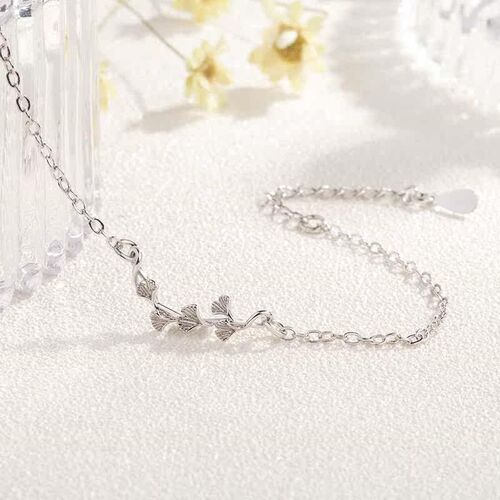 Small fresh ginkgo leaf brlet female simple wild ginkgo leaf