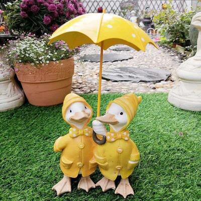 Nordic Umbrella Couple Ducks Resin Statue Ornaments Outdoor