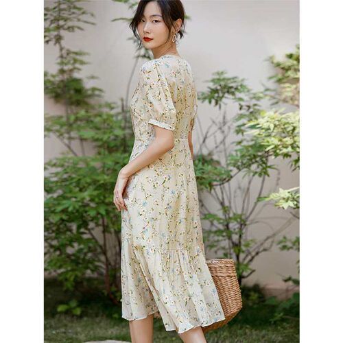 Summer New Short-sleeved V-neck Long Silk Dress Fresh Style