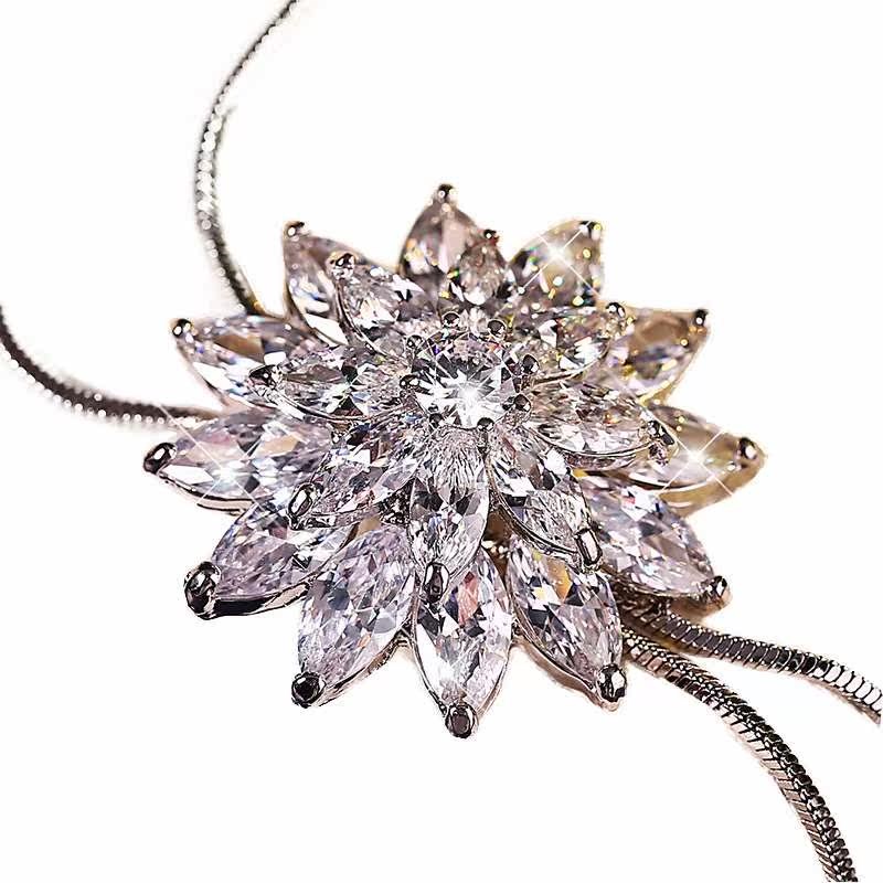 Simple Sweater Chain Shiny Snowflake Crystal Pendant Long Ne - 实物图