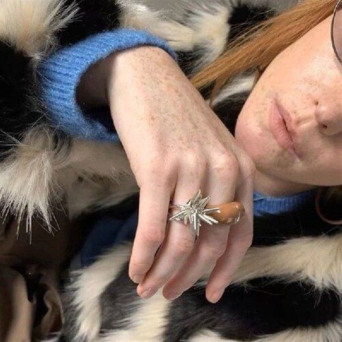 652F Fashionable Ring with Distinctive Tassels Detailing