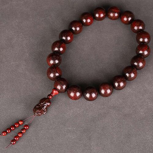 Small leaf red sandalwood red sandalwood green sandalwood go