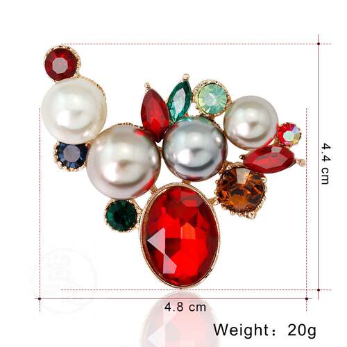 。   Lady Pearl Flower Brooch