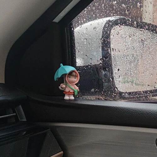 Cute Umbrella Couple Car Interior Decoration Action Figures