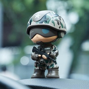 征途战士军人汽车摆件中控台上车载卡通装饰品高档个性创意萌公仔