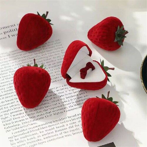 Romantic Fing Berry Strawberry Ring Box Storage