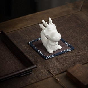 陶瓷龙摆件吉祥物招财可爱生肖龙桌面装 饰品书柜玄关办公室工艺品