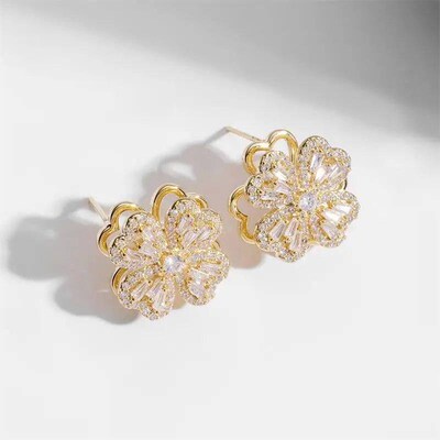 Stylish and Charming Rotating Micro-embellished Love Flower