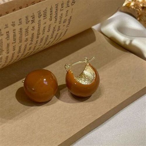 Retro Brown Round ClassyFall Winter 2025 Retro Brown Round C
