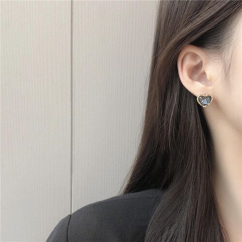 rendy Vintage Heart Earring Women Classic Black White Stud E