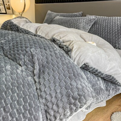 Padded Pea Velvet Four-piece Set Ral Velvet Bed Sheet Quilt