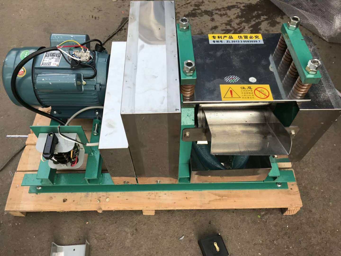 甘蔗榨汁机全自动压榨机中型电动甘蔗机台式卧式商用不锈钢榨糖机,厨房电器,其他商用厨电,淘宝优惠券,粉丝福利购,淘宝优惠卷